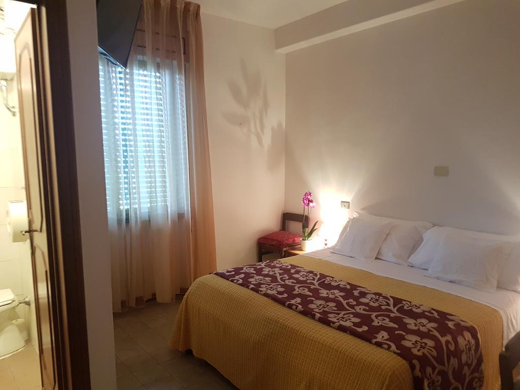 Albergo Smeraldo Castelnuovo Magra Dış mekan fotoğraf