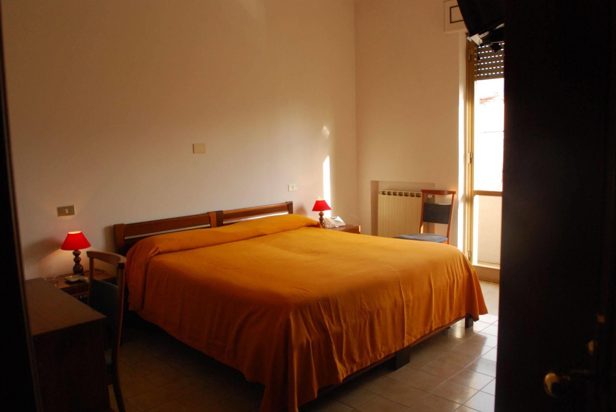 Albergo Smeraldo Castelnuovo Magra Dış mekan fotoğraf